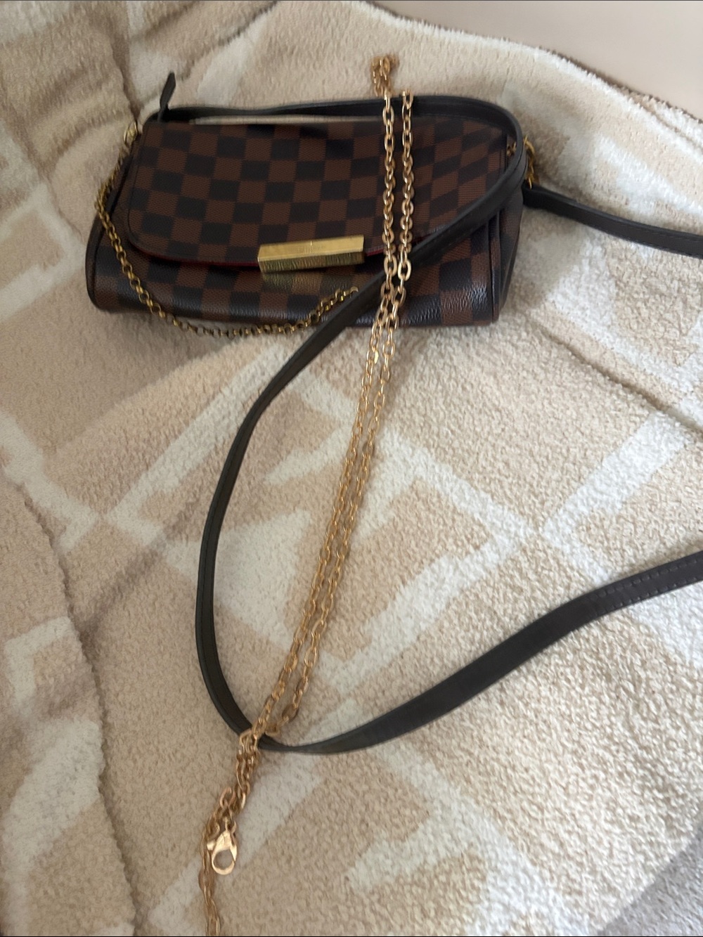 Designer inspired Crossbody Bag with Gold Chain. Price is firm - Picture 10 of 10